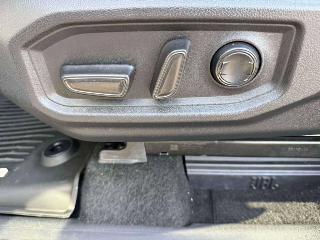 Used 2023 Toyota Tundra Limited AWD/4WD image 17