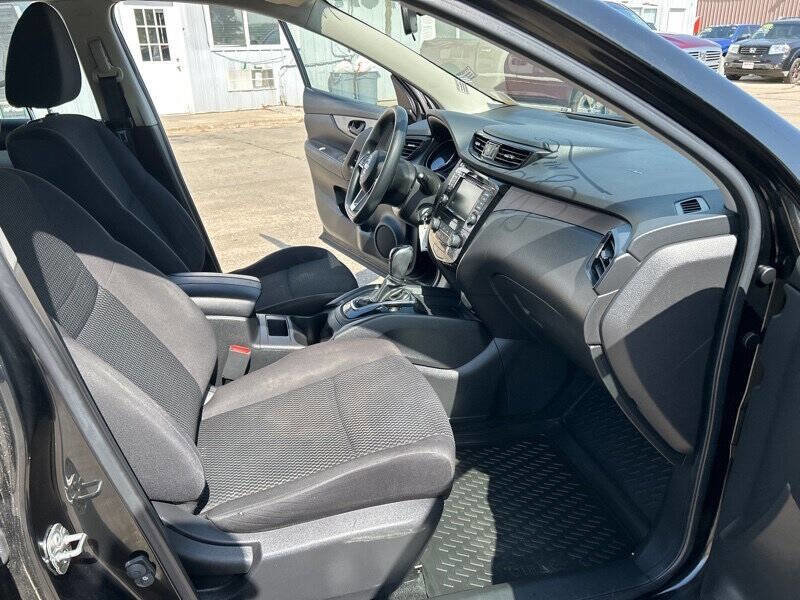 Used 2019 Nissan Rogue Sport S w/ Appearance Package image 18