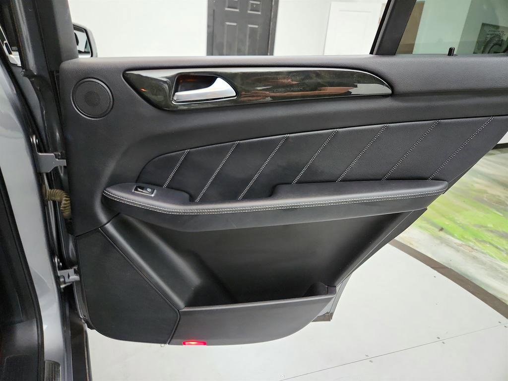 Used 2016 Mercedes-Benz GL 450 4MATIC image 32