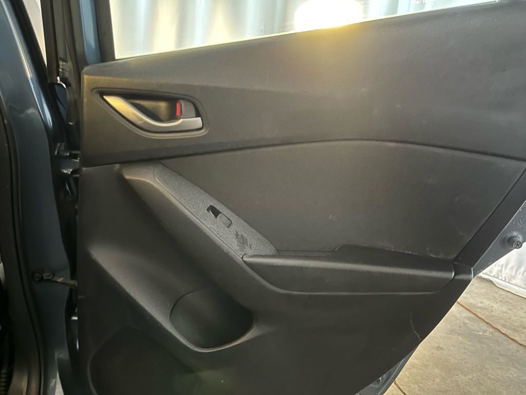 Used 2016 MAZDA MAZDA3 i Touring w/ Popular Equipment Package image 26