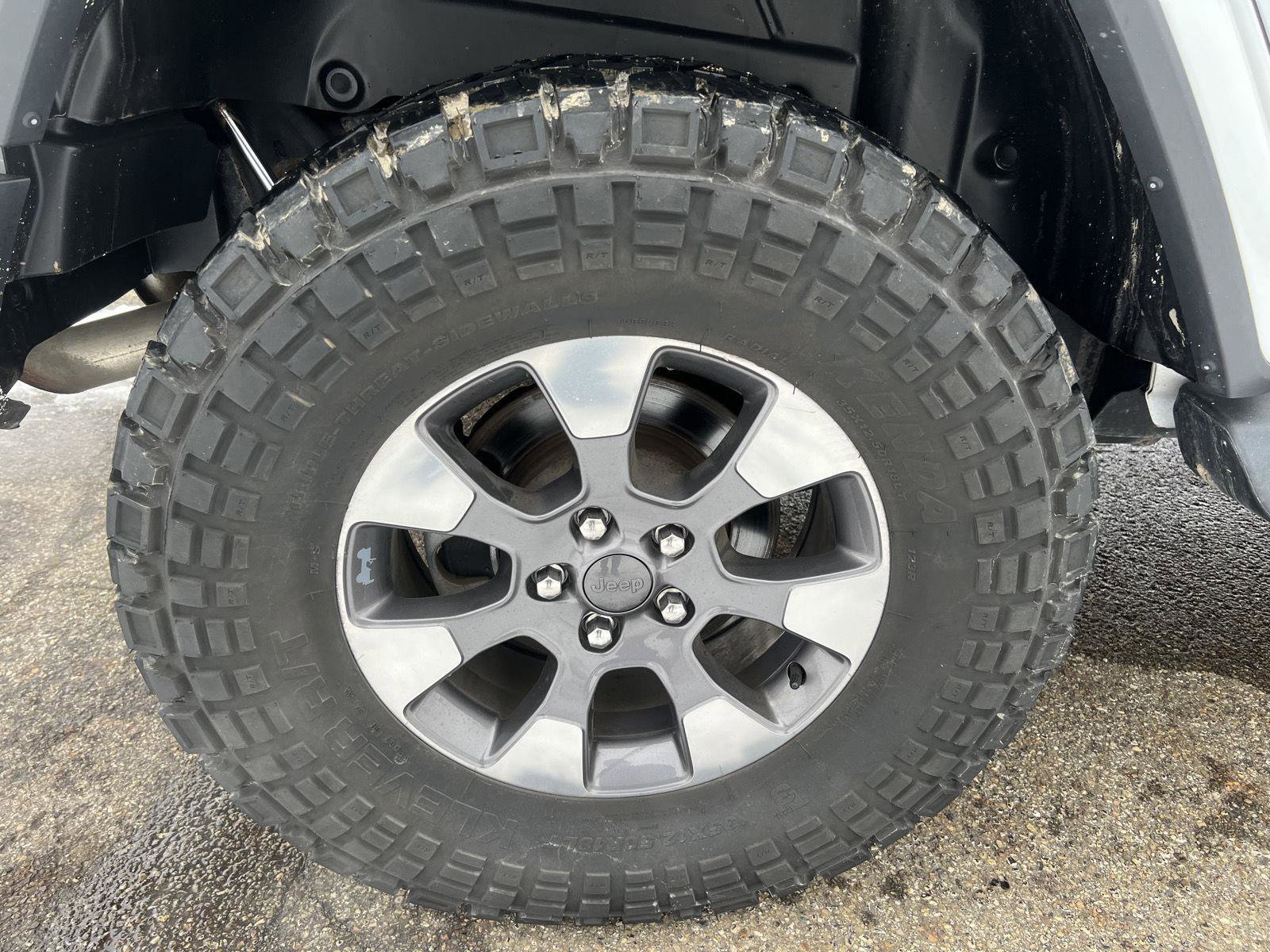 Used 2019 Jeep Wrangler Unlimited Sahara image 38
