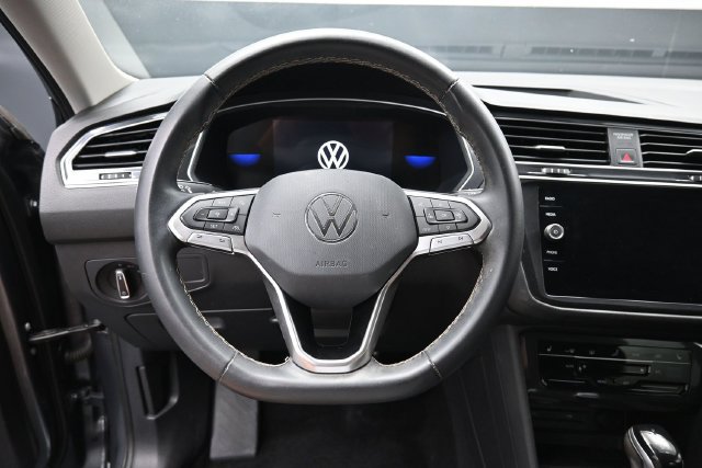 Used 2023 Volkswagen Tiguan SE FWD image 9