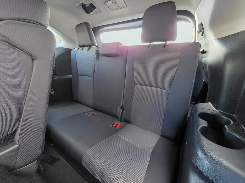 Used 2021 Toyota Highlander LE AWD/4WD image 24