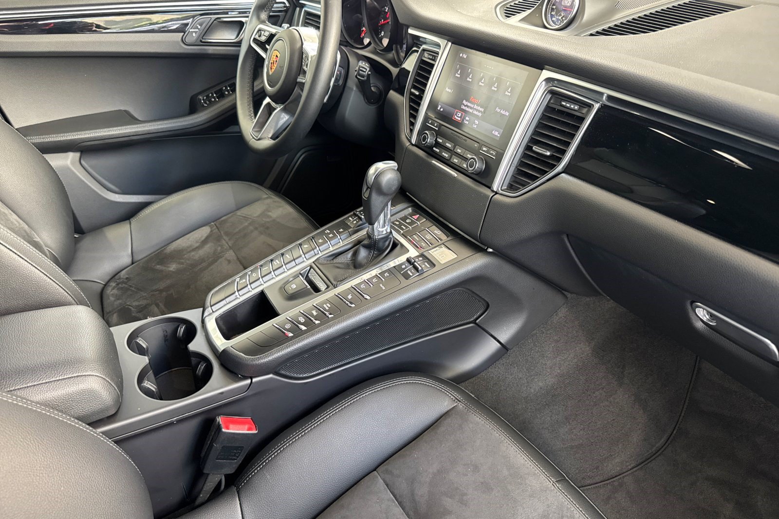 Used 2018 Porsche Macan Sport Edition AWD/4WD image 20