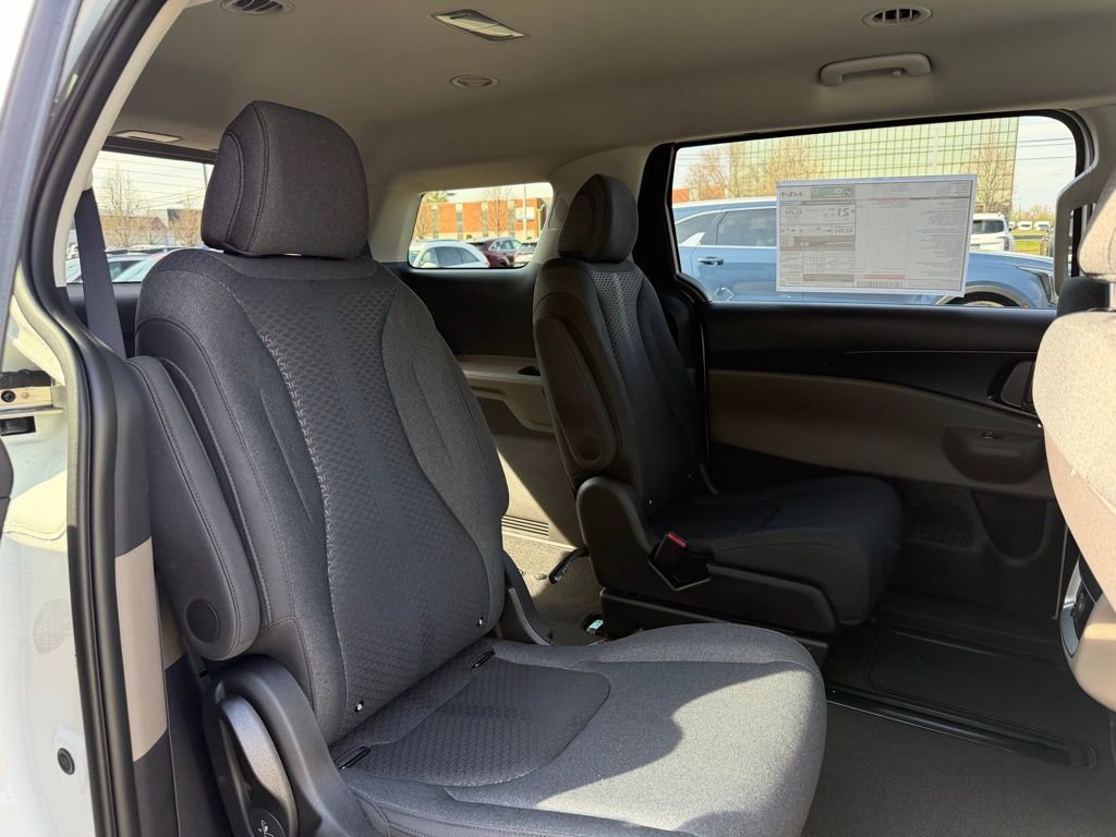 New 2026 Kia Carnival LX FWD image 14