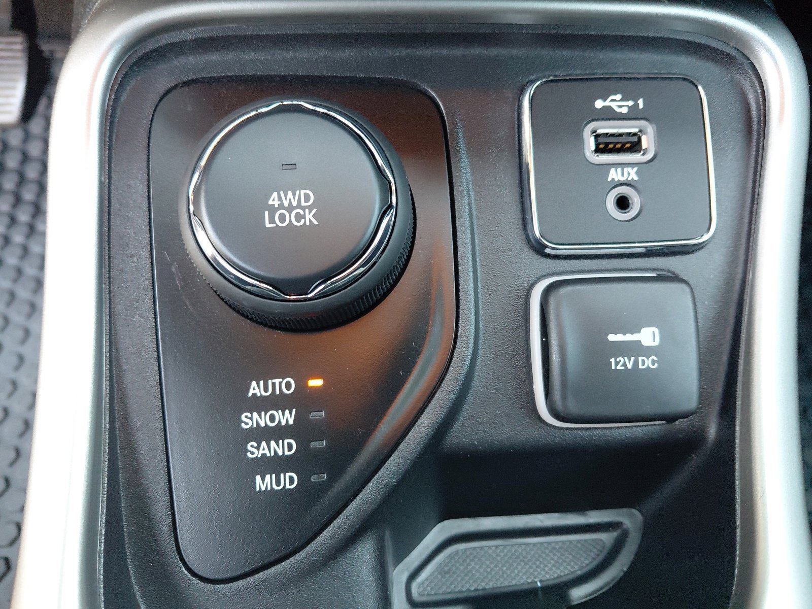 Used 2019 Jeep Compass Latitude w/ Popular Equipment Group AWD/4WD image 10