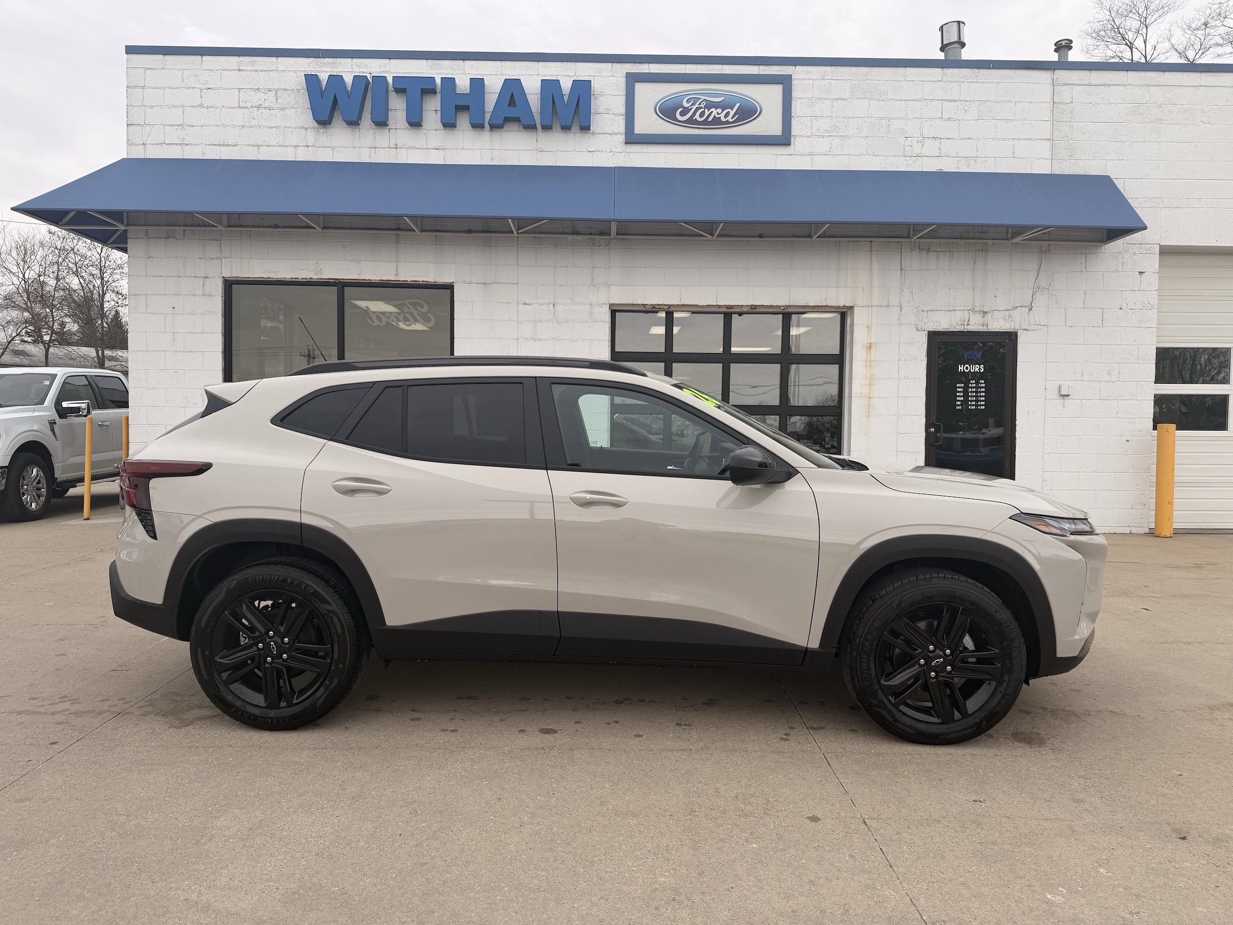 New 2026 Chevrolet Trax ACTIV FWD image 2