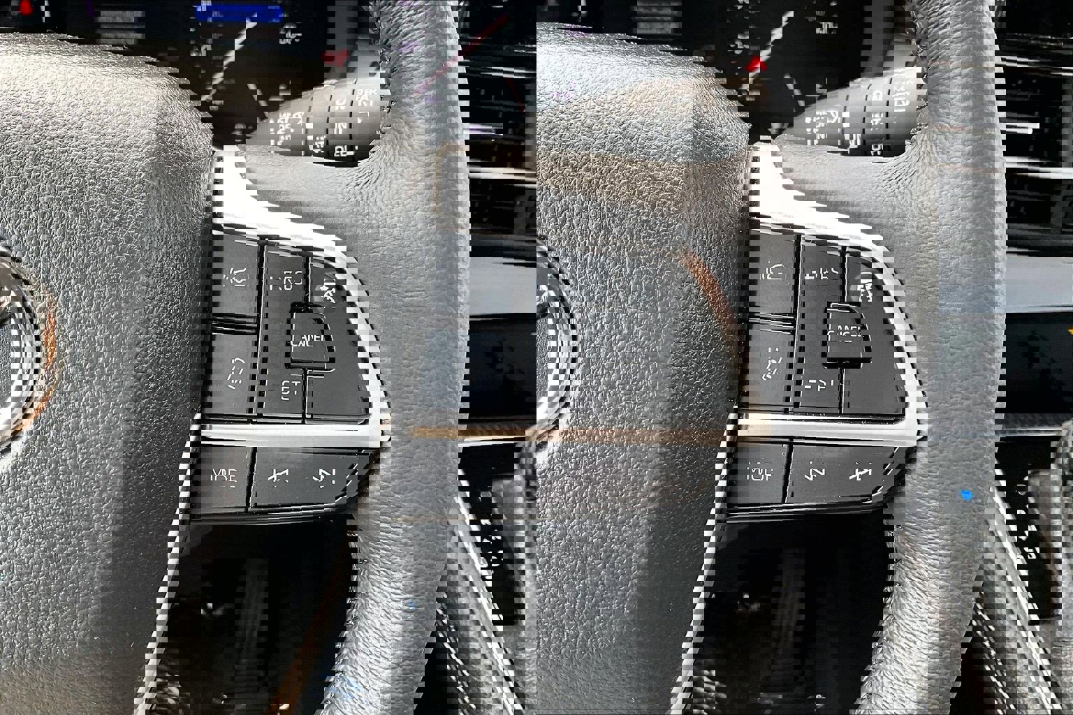 Used 2025 Toyota Sienna XLE w/ XLE Plus Package image 18