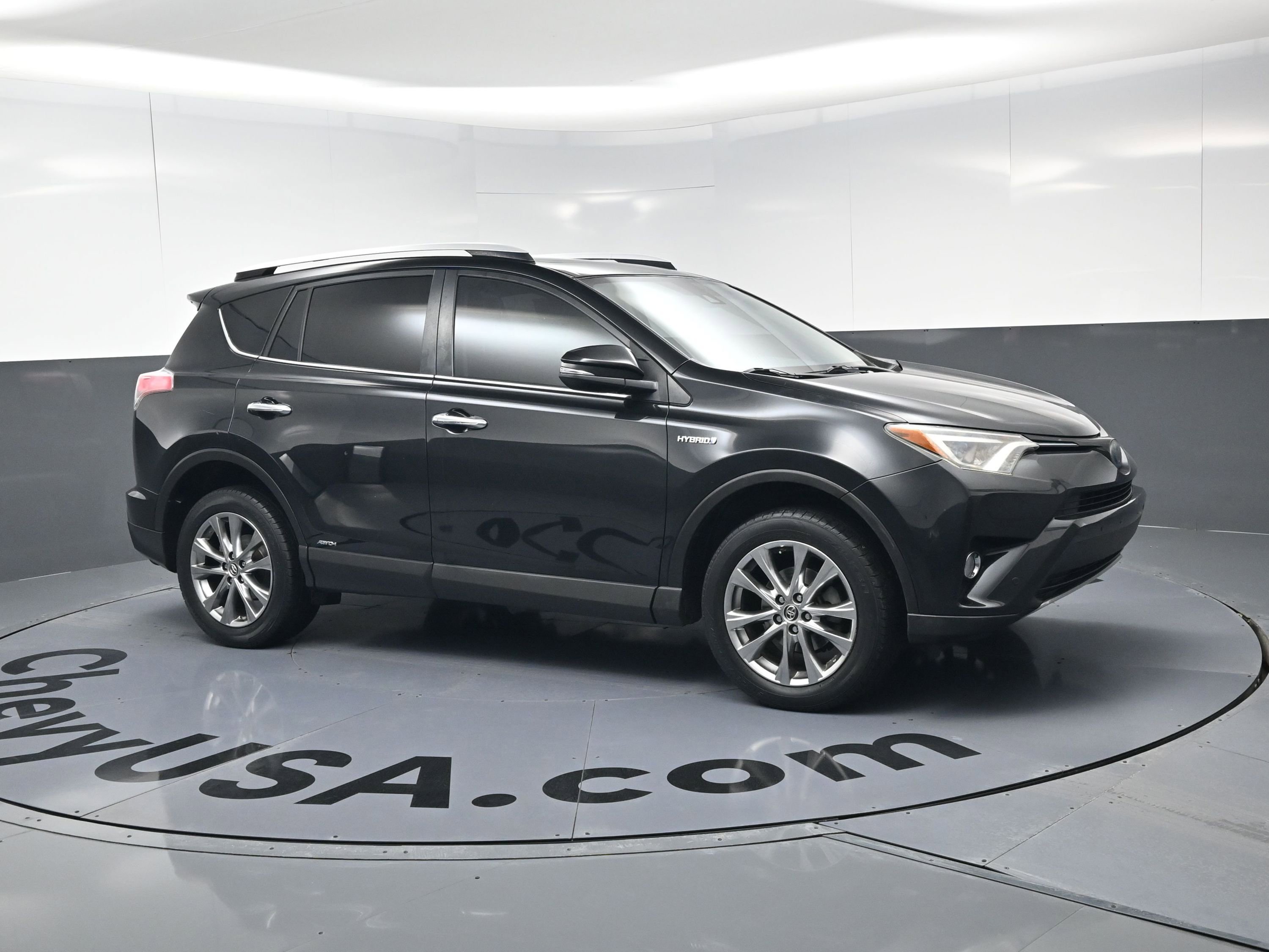 Used 2016 Toyota RAV4 Limited AWD/4WD image 2
