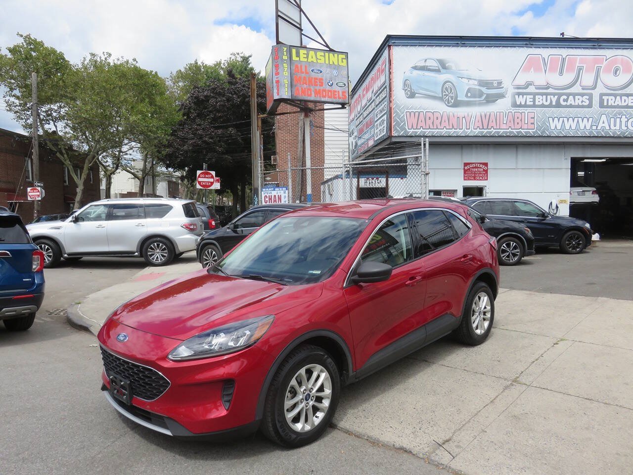 Used 2022 Ford Escape SE w/ Cold Weather Package AWD/4WD image 2