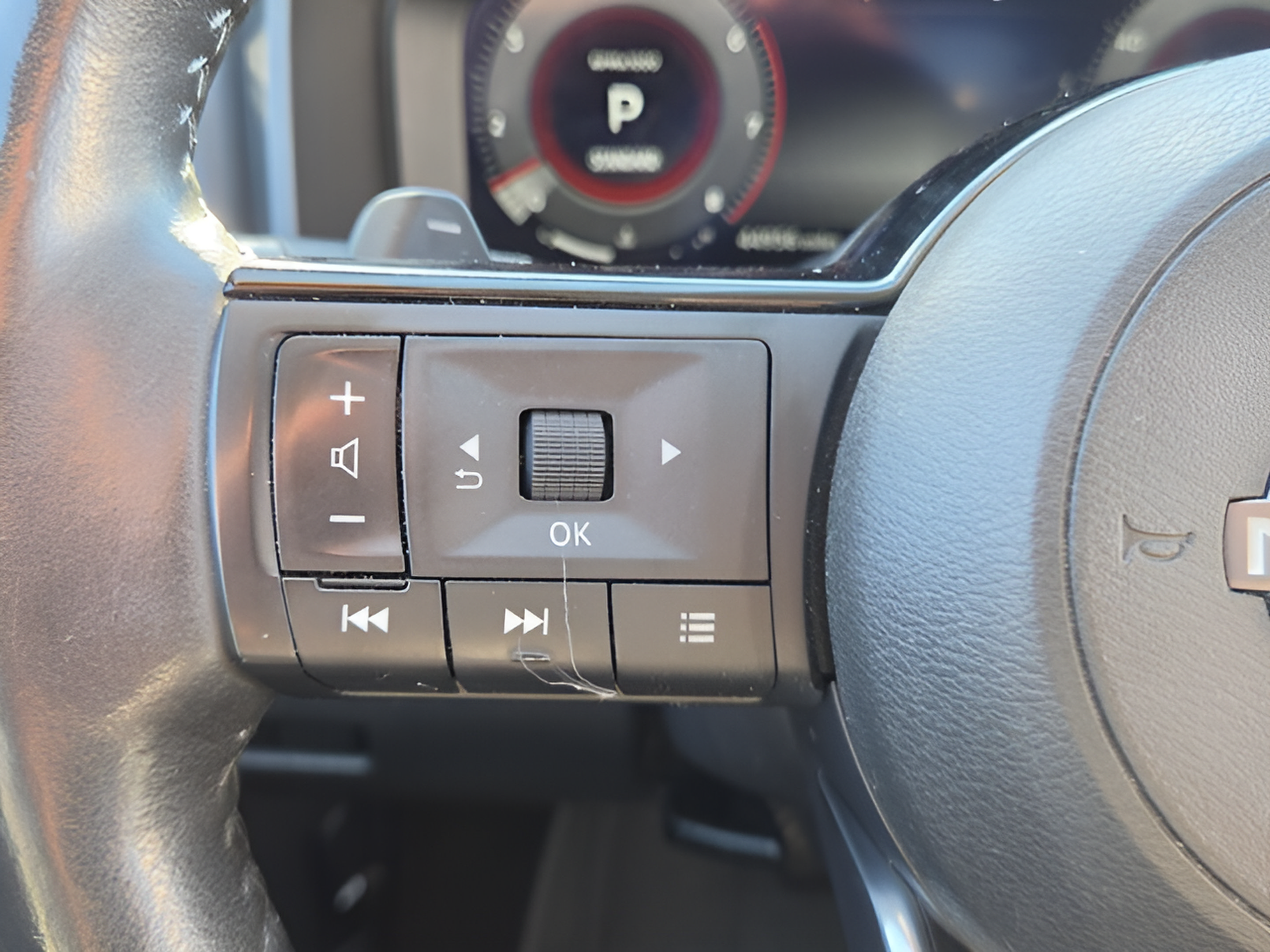 Used 2022 Nissan Rogue Platinum w/ Head-Up Display Package FWD image 28