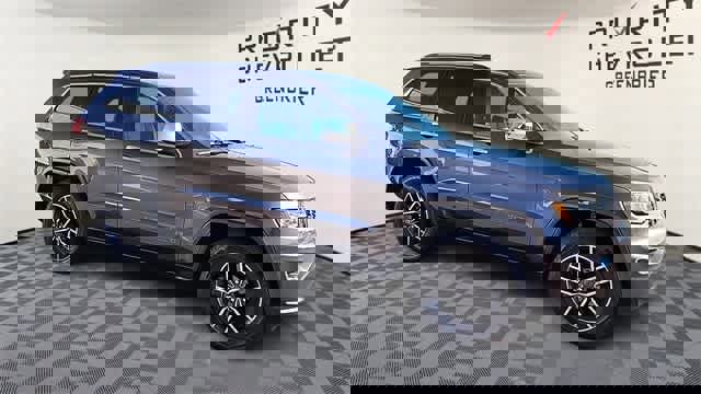 Used 2019 Jeep Grand Cherokee Limited image 2