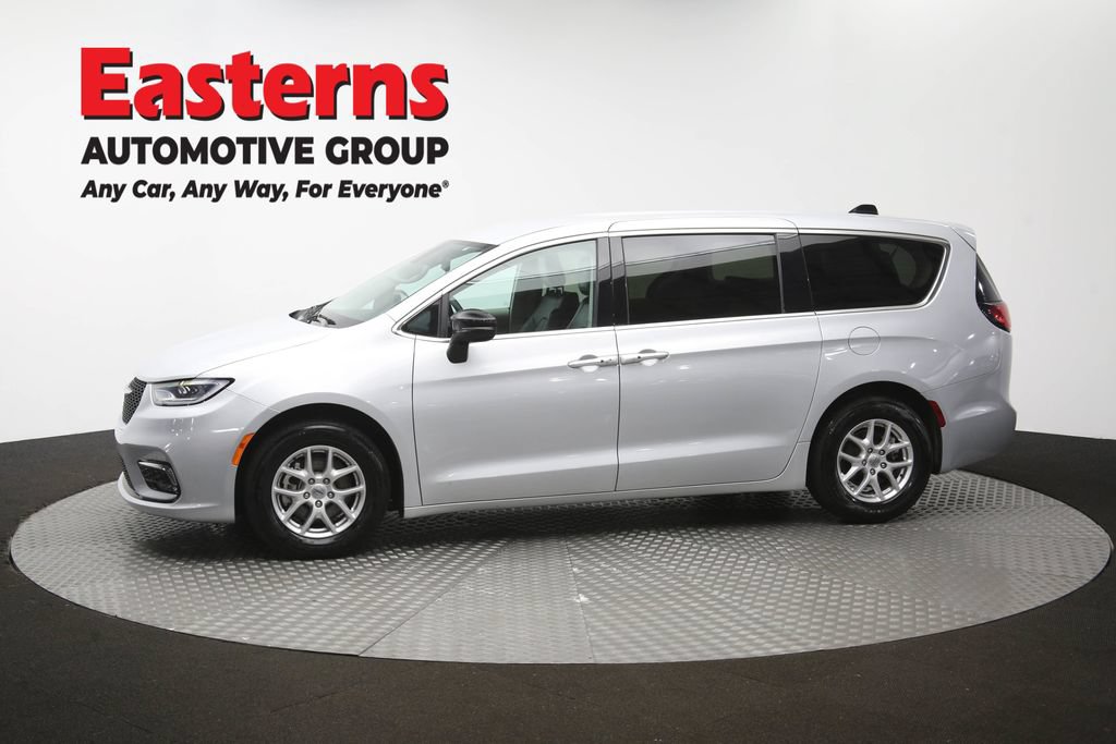 Used 2024 Chrysler Pacifica Touring-L FWD image 60