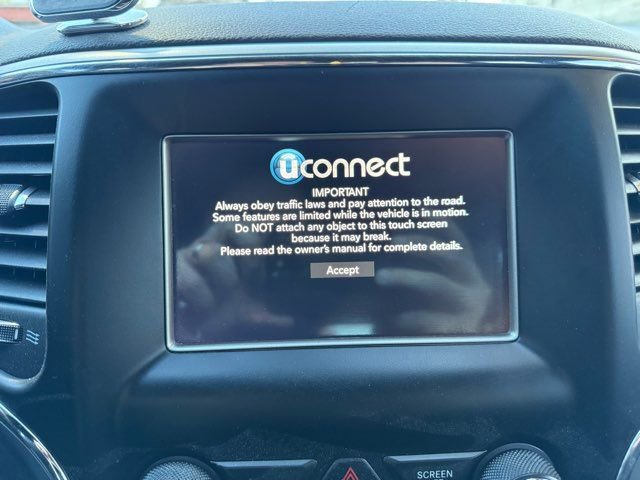 Used 2018 Jeep Grand Cherokee Laredo image 14