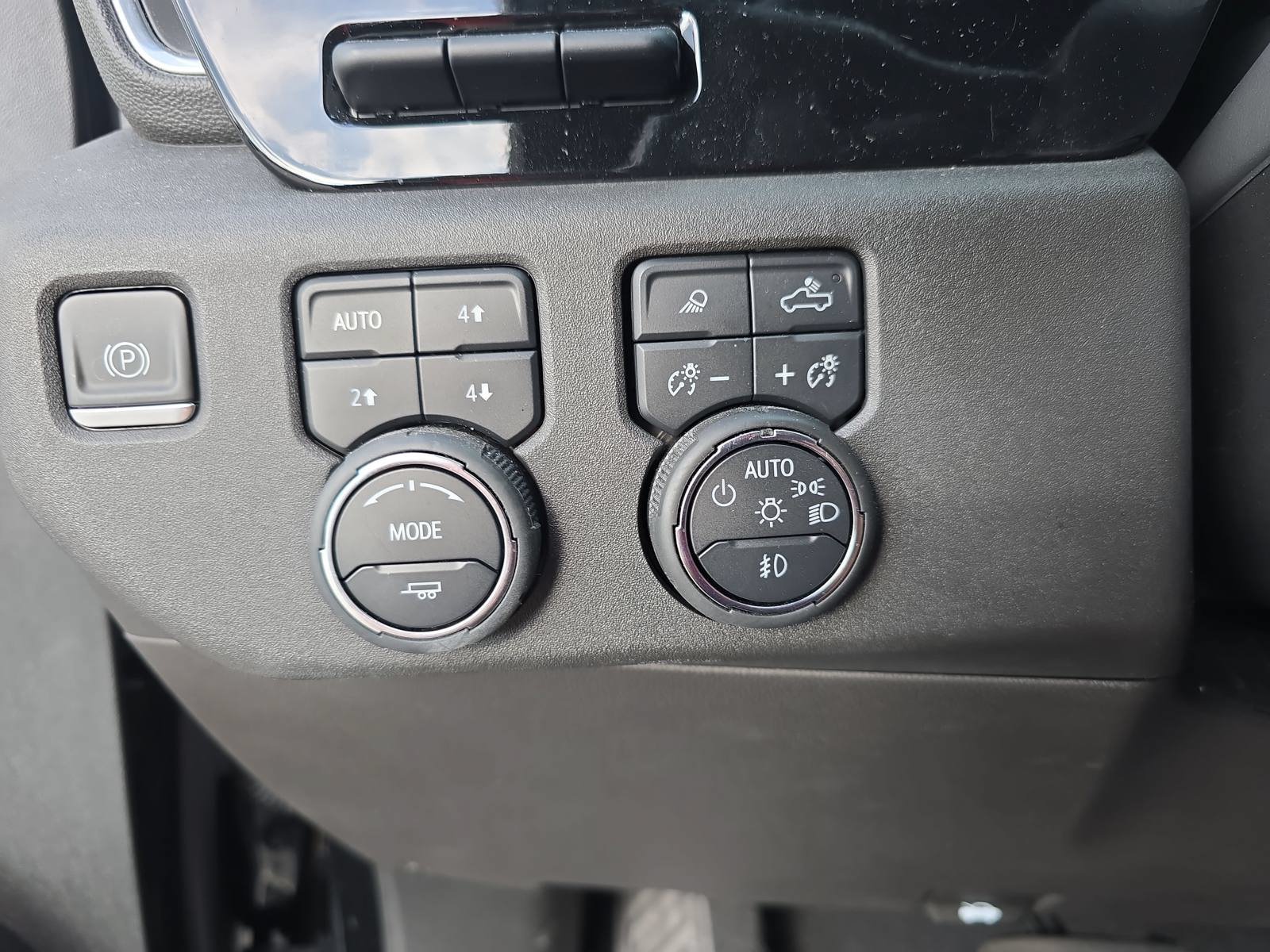 Used 2023 Chevrolet Silverado 1500 High Country w/ High Country Premium Package AWD/4WD image 25