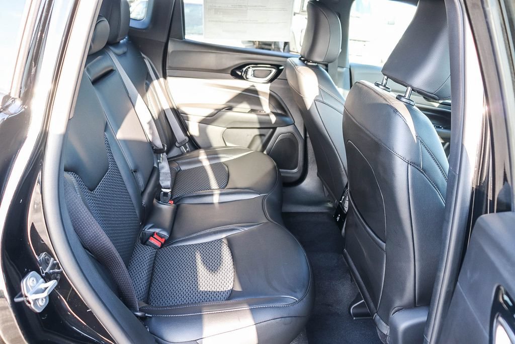 New 2026 Jeep Compass Latitude AWD/4WD image 18