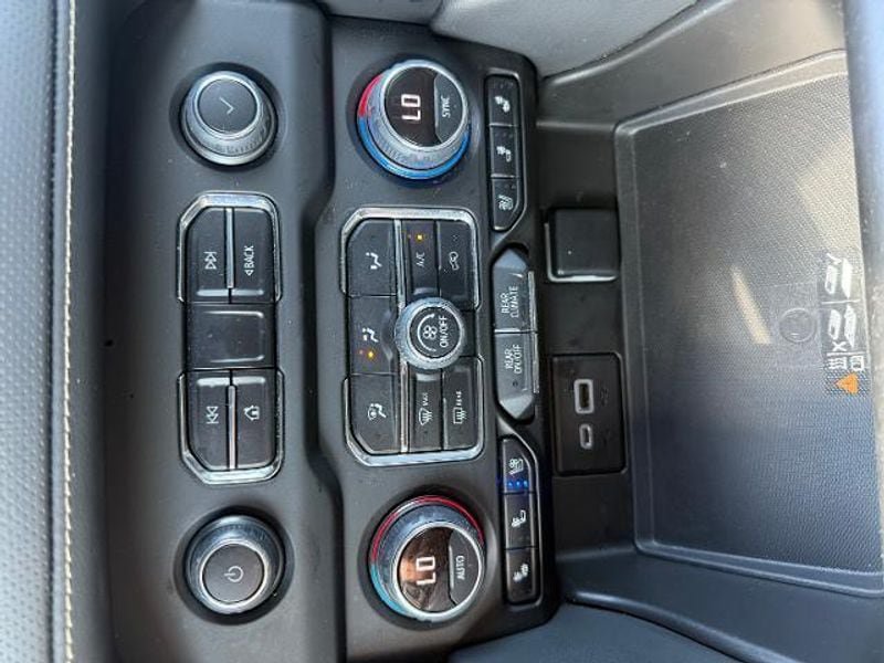 Used 2022 Chevrolet Tahoe Premier AWD/4WD image 45