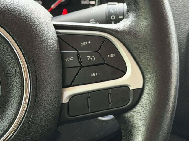 Used 2021 Jeep Renegade Latitude w/ Convenience Group AWD/4WD image 23