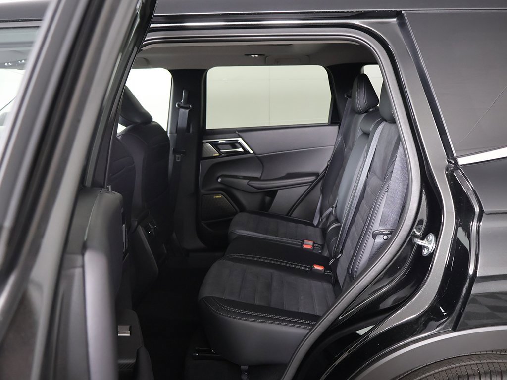 New 2025 Mitsubishi Outlander SE image 35