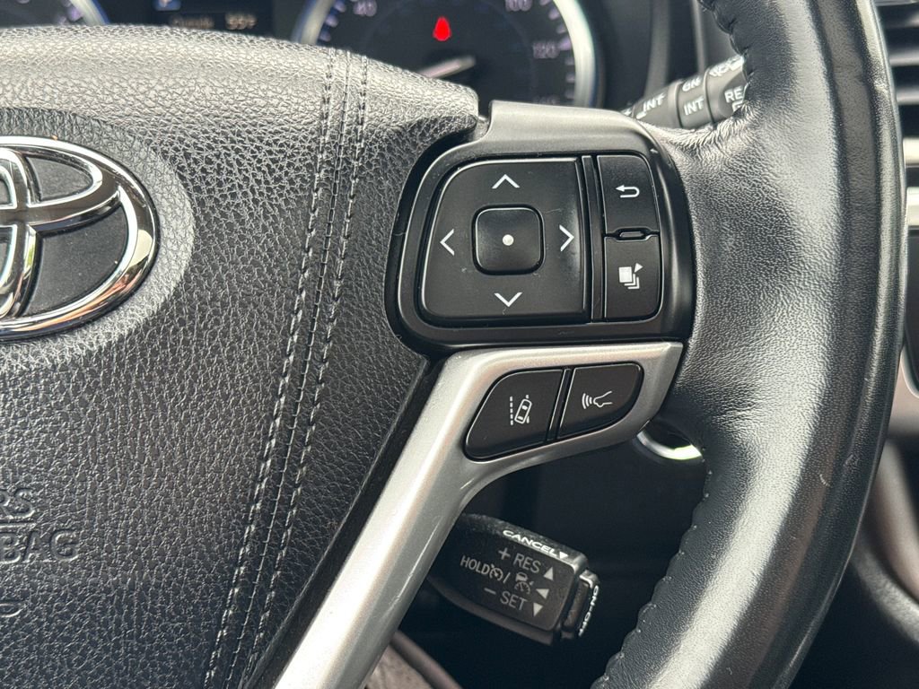 Used 2017 Toyota Highlander XLE AWD/4WD image 21
