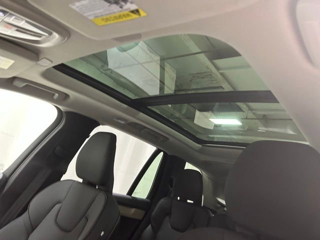 Used 2025 Volvo XC90 B6 Plus AWD/4WD image 25