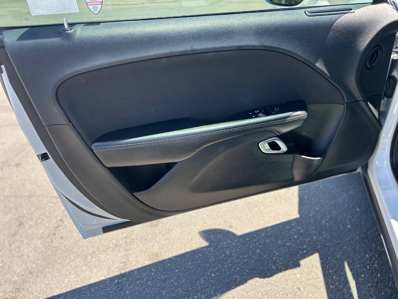 Used 2019 Dodge Challenger R/T w/ Driver Convenience Group RWD image 8