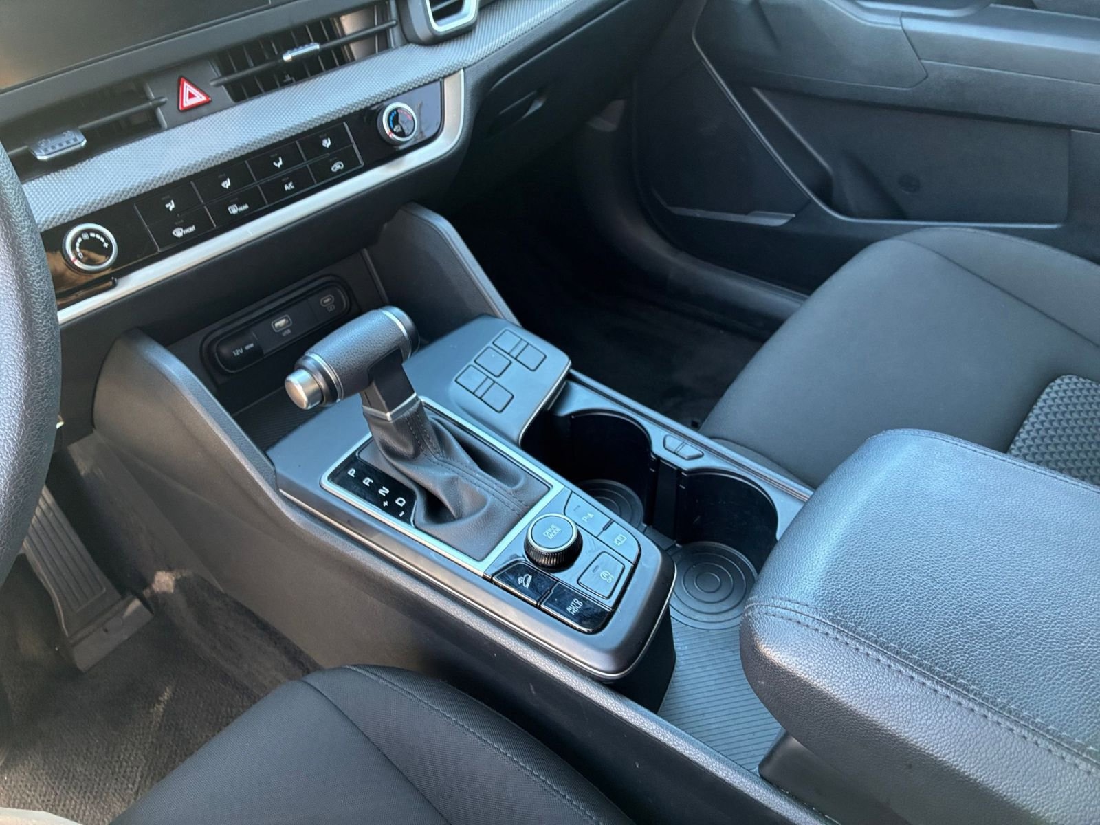 Used 2025 Kia Sportage LX image 40