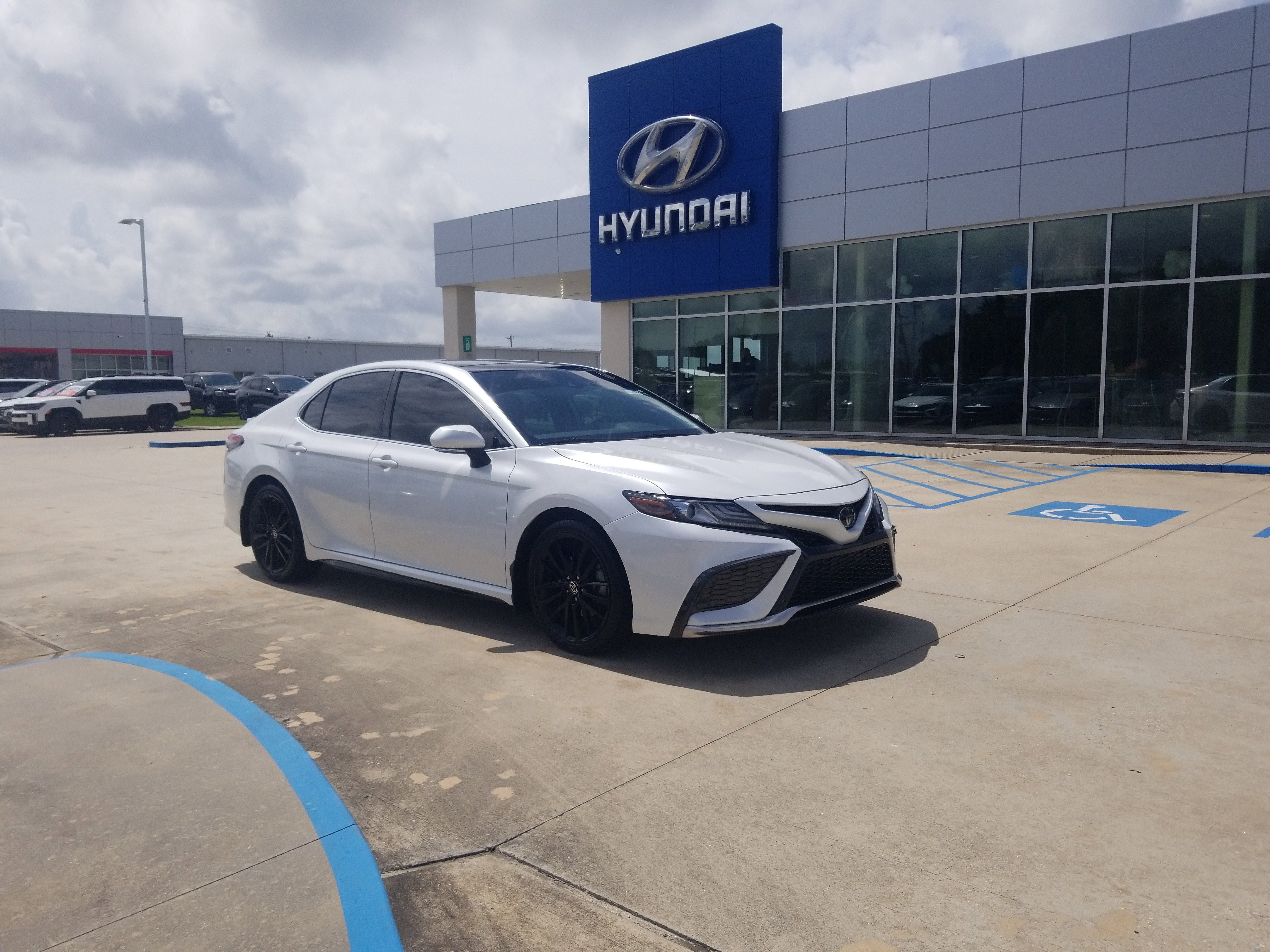 Used 2021 Toyota Camry XSE FWD image 1