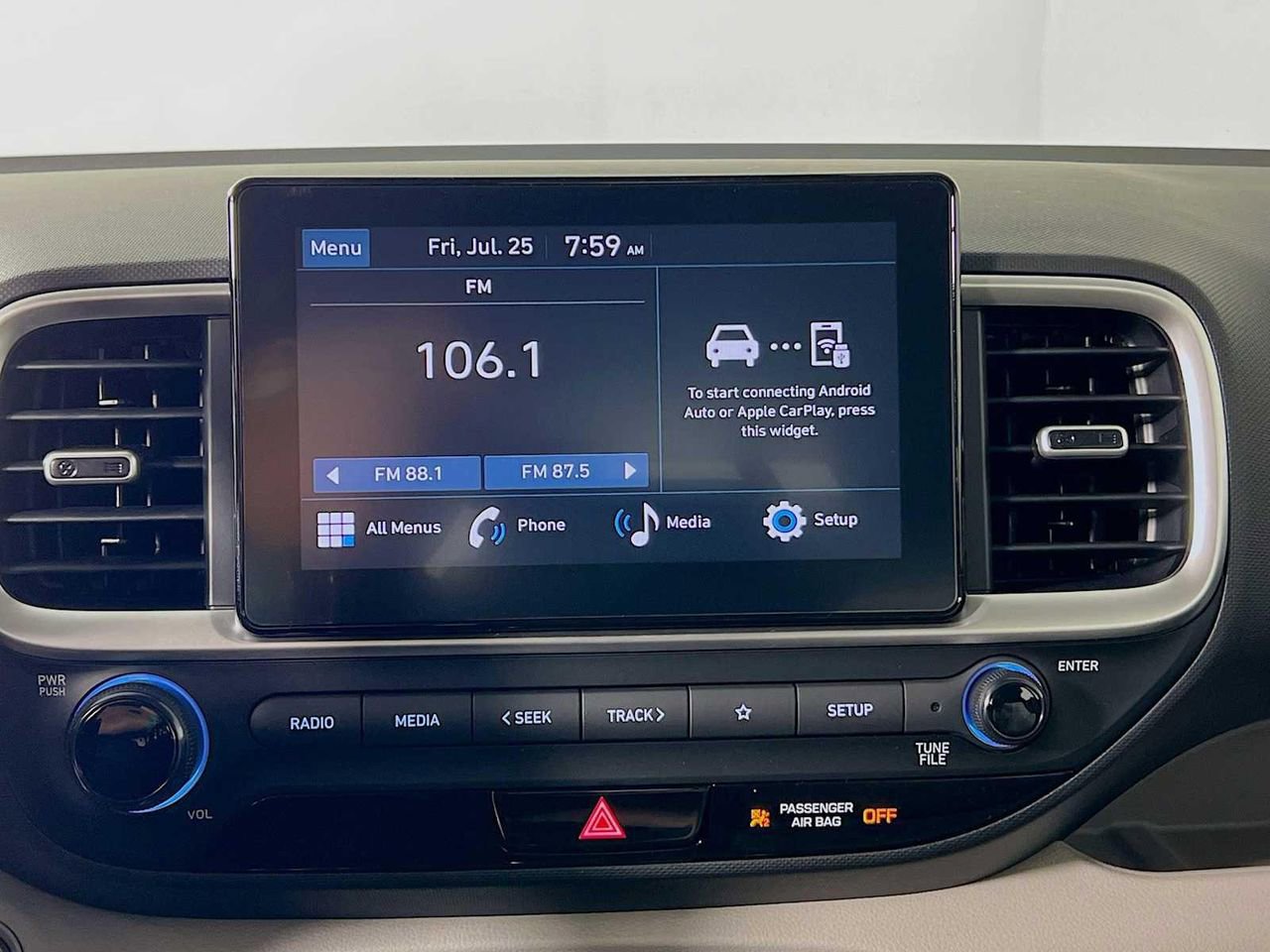 New 2025 Hyundai Venue SEL image 9