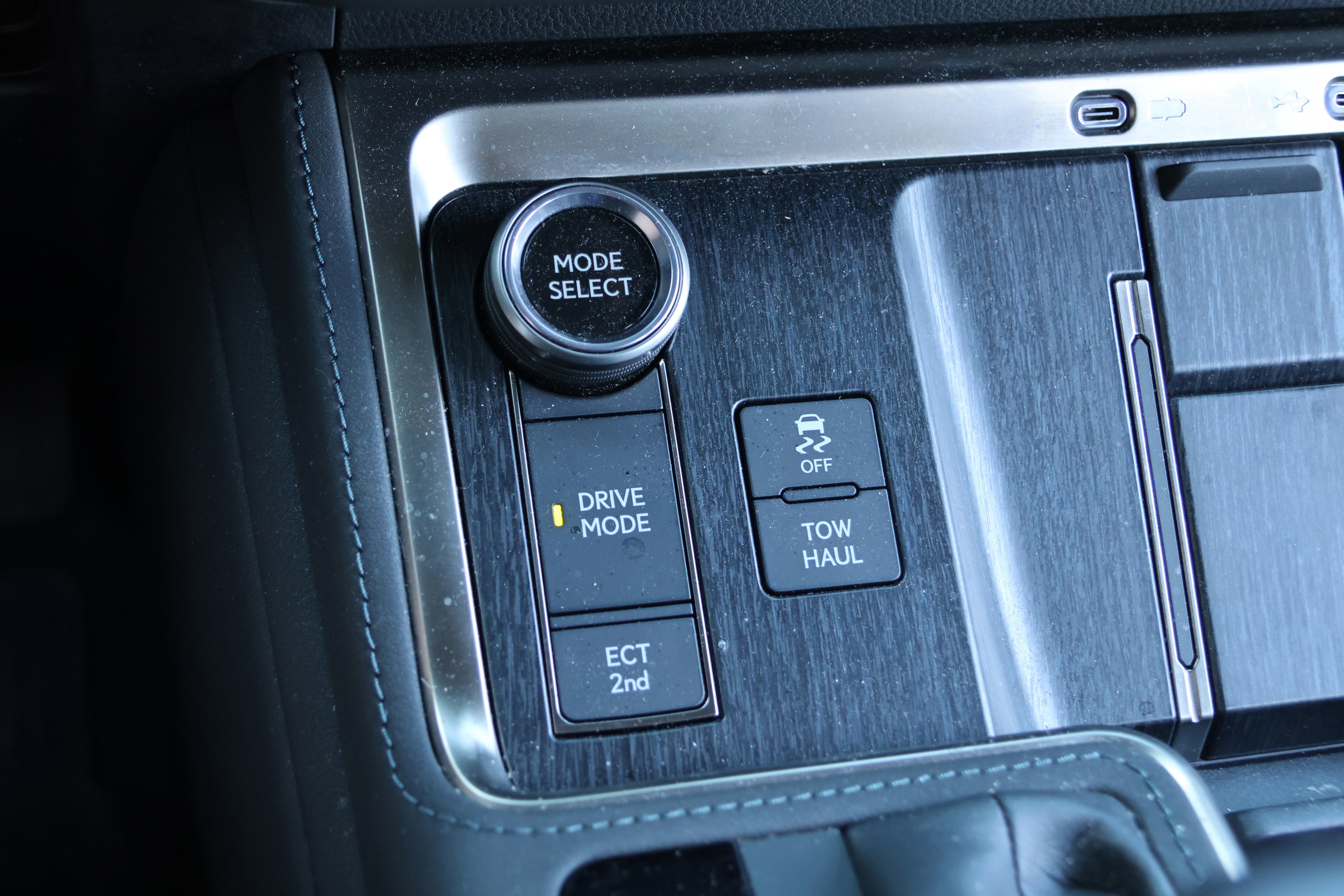 Used 2024 Lexus GX 550 w/ Accessory Package (2T) AWD/4WD image 25
