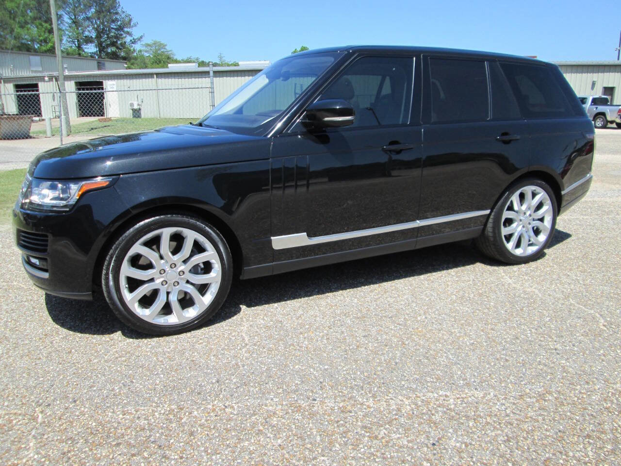 Used 2016 Land Rover Range Rover Supercharged AWD/4WD image 2