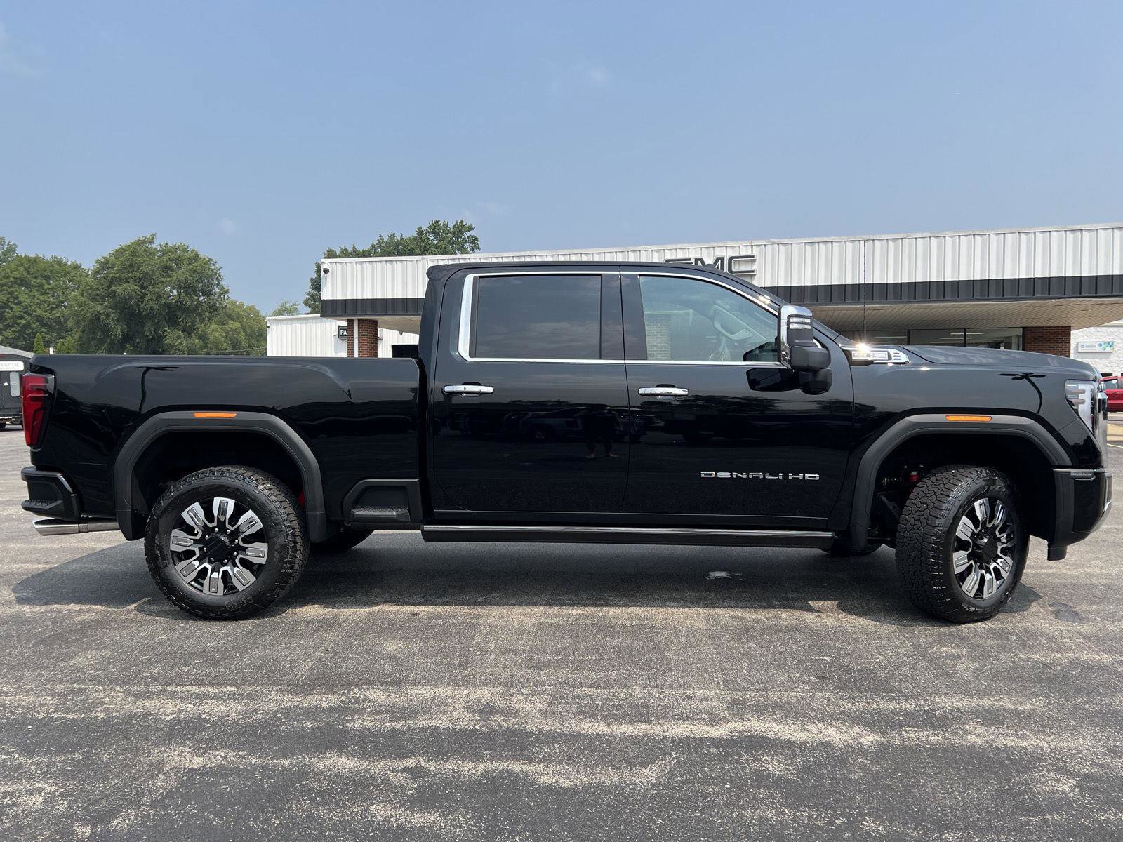 New 2025 GMC Sierra 2500 Denali w/ Denali Reserve Package image 6