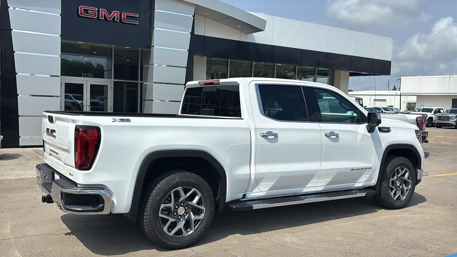 New 2026 GMC Sierra 1500 SLT w/ SLT Premium Plus Package AWD/4WD image 8