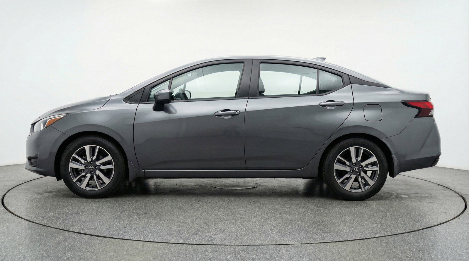 Used 2025 Nissan Versa SV FWD image 5
