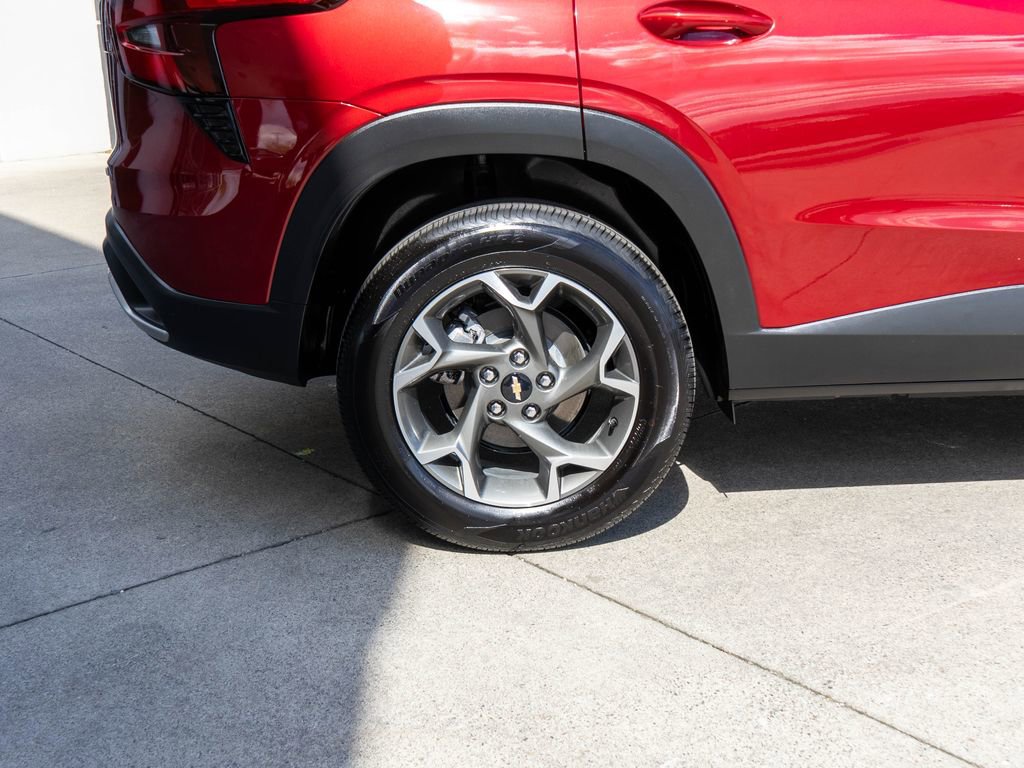 Used 2025 Chevrolet Trax LT FWD image 31