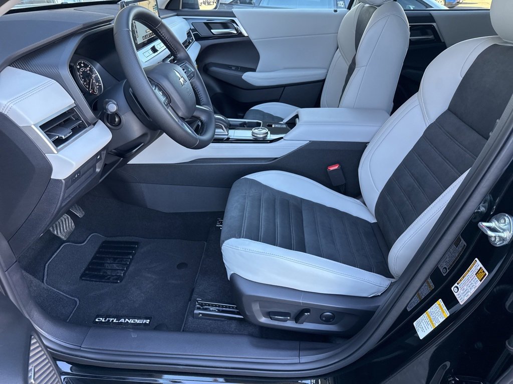 New 2025 Mitsubishi Outlander SE image 22