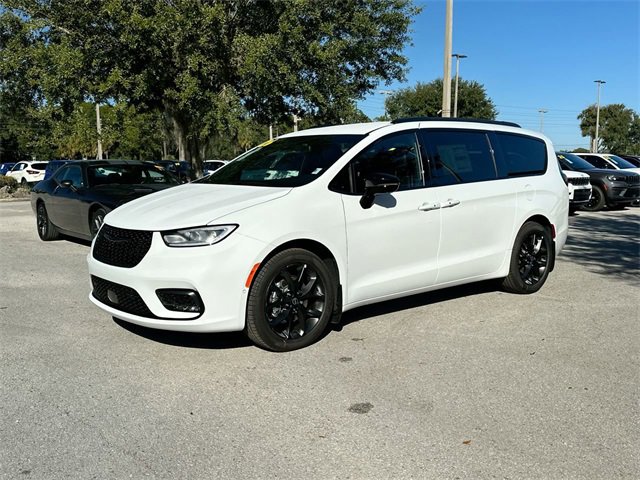 New 2026 Chrysler Pacifica Select w/ S Appearance Package image 2