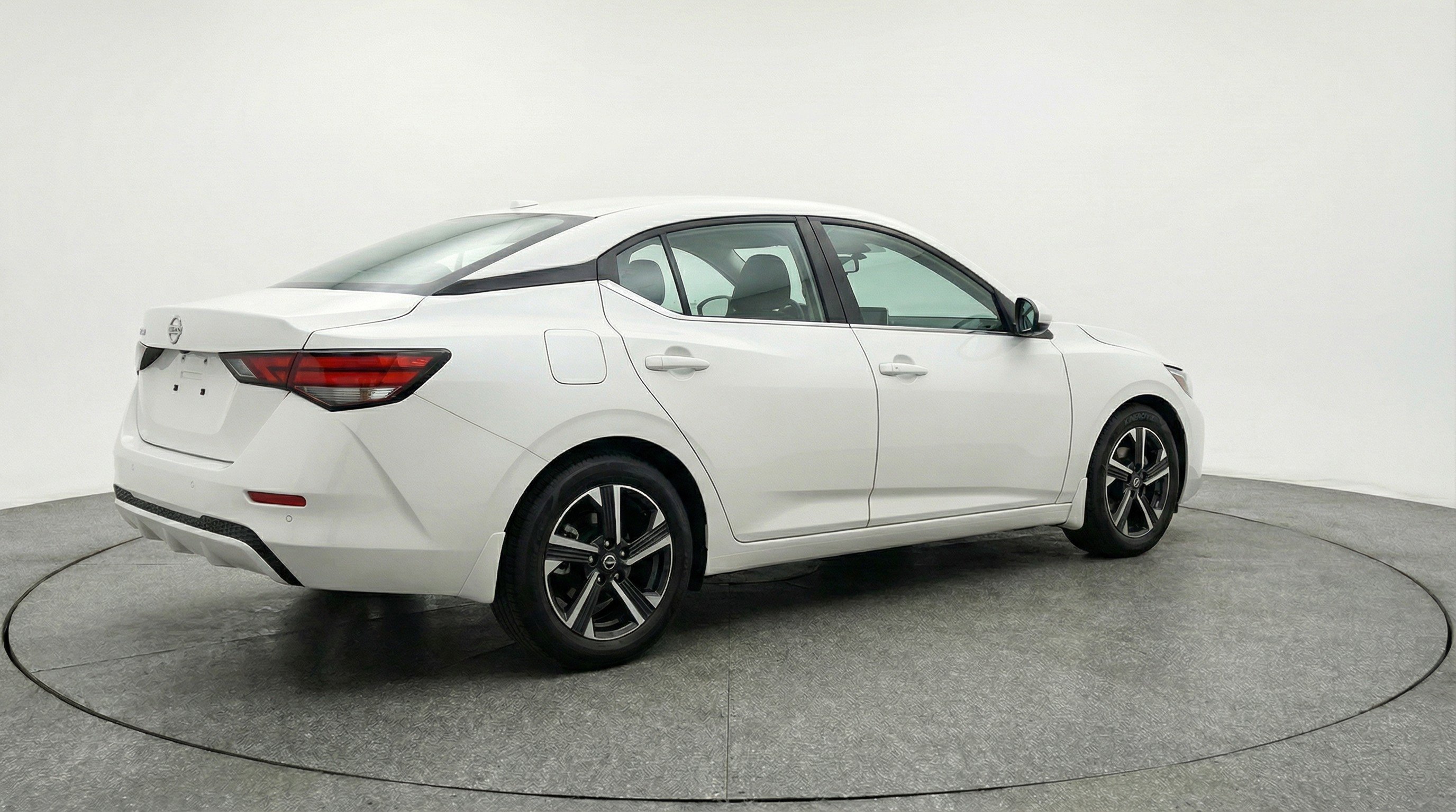 Used 2025 Nissan Sentra SV image 9