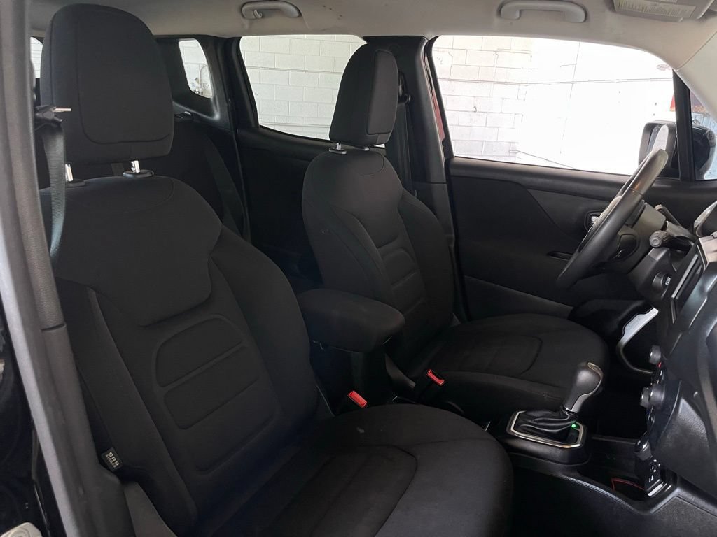 Used 2021 Jeep Renegade Latitude AWD/4WD image 15