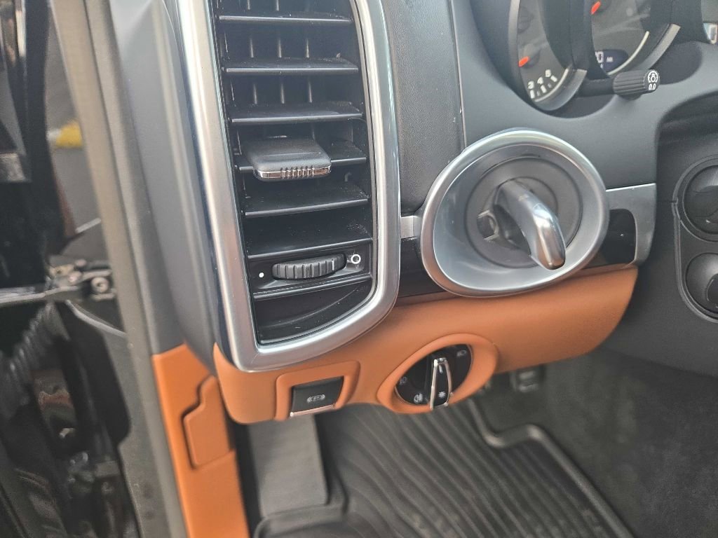 Used 2017 Porsche Cayenne Platinum Edition image 20