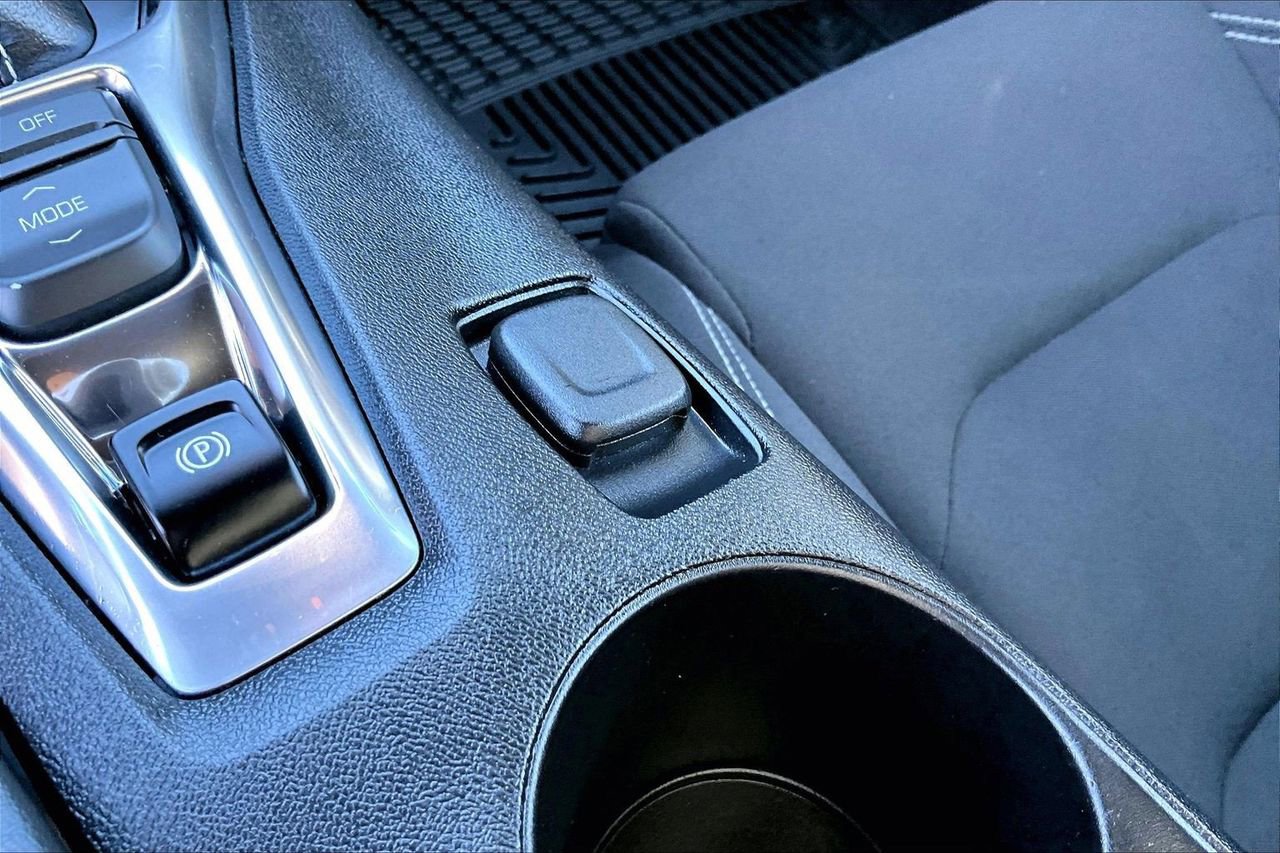 Used 2020 Chevrolet Camaro LT image 15