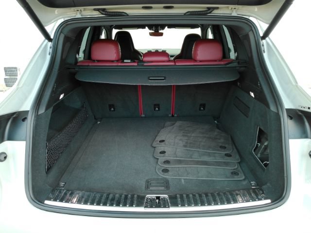 Used 2022 Porsche Cayenne S Platinum AWD/4WD image 28