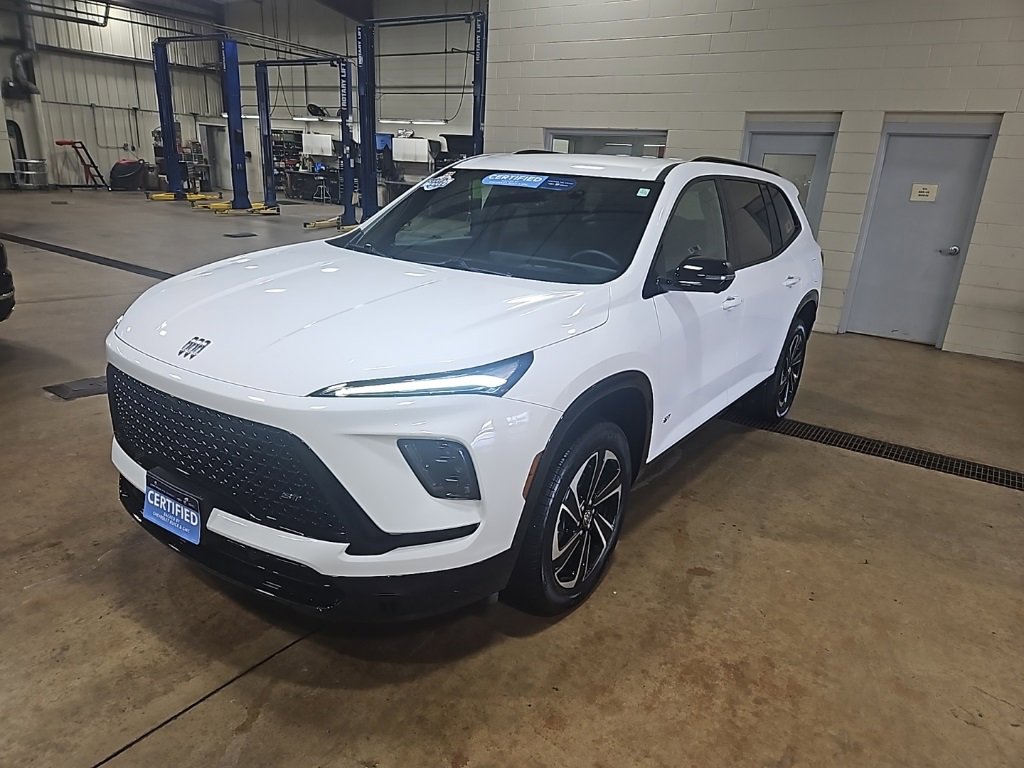 Certified 2025 Buick Enclave Sport Touring image 3