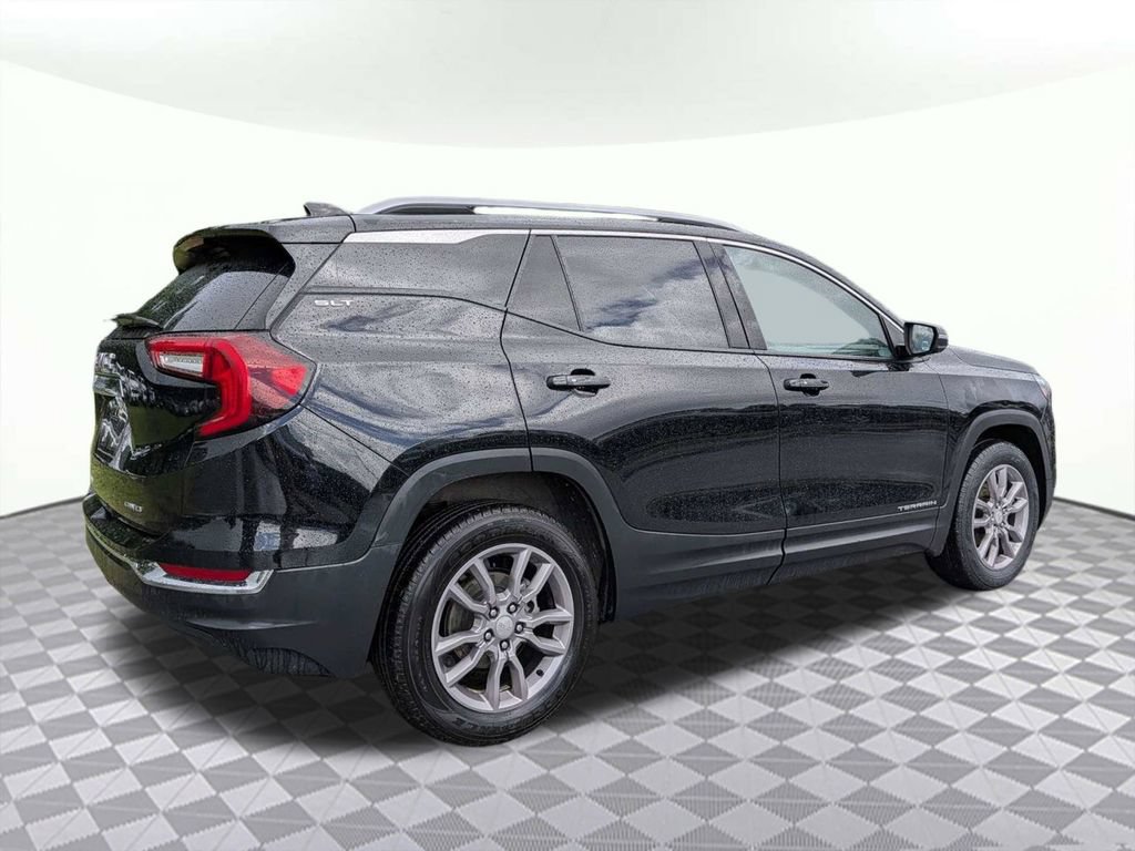 Used 2024 GMC Terrain SLT AWD/4WD image 3