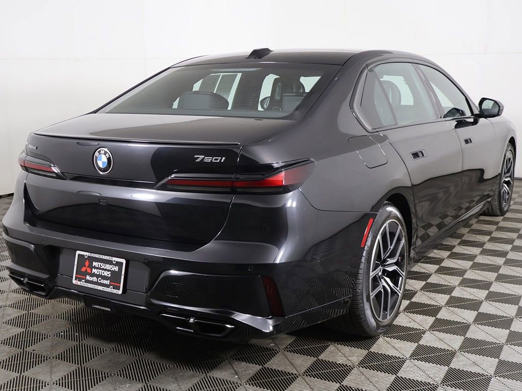 Used 2023 BMW 760i xDrive w/ Executive Package AWD/4WD image 15