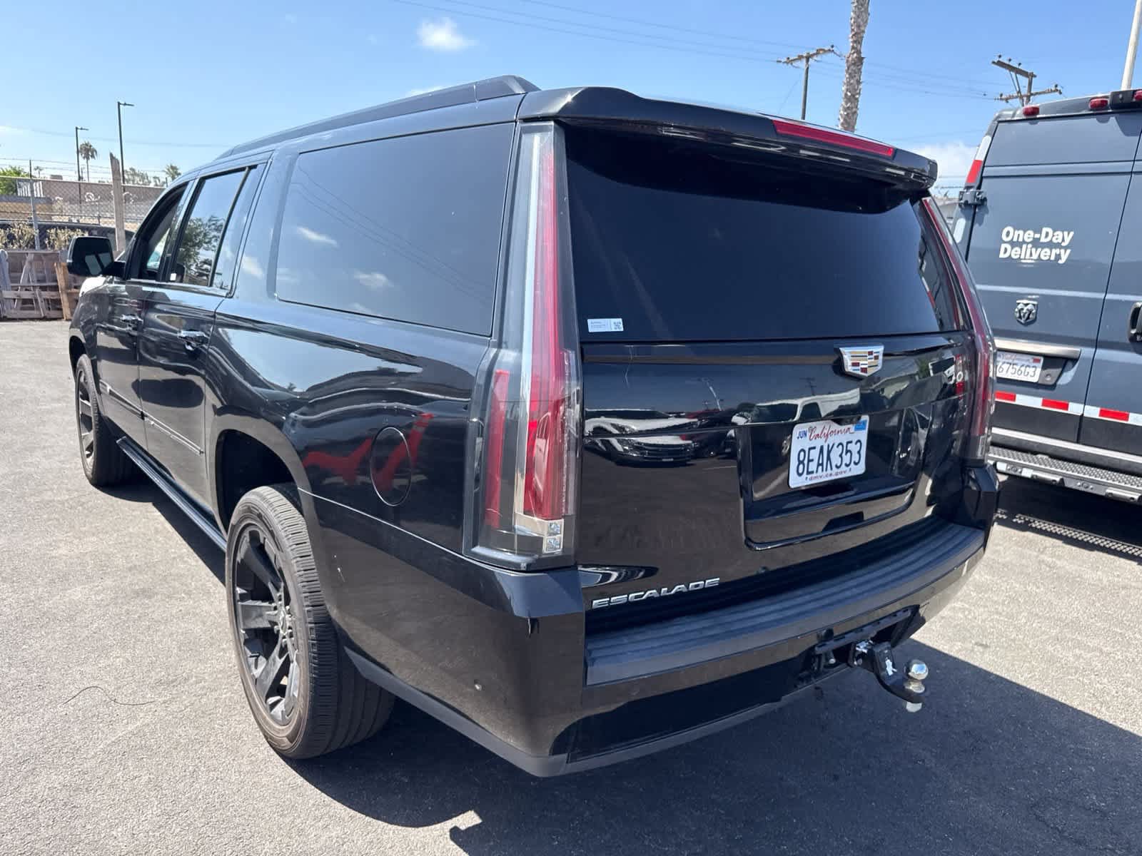 Used 2018 Cadillac Escalade ESV Premium Luxury RWD image 17