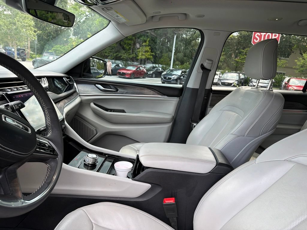 Used 2023 Jeep Grand Cherokee L Overland RWD image 15