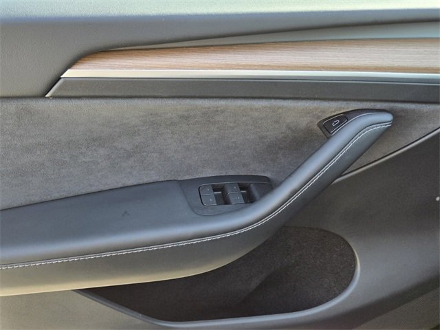 Used 2025 Tesla Model Y Long Range image 22