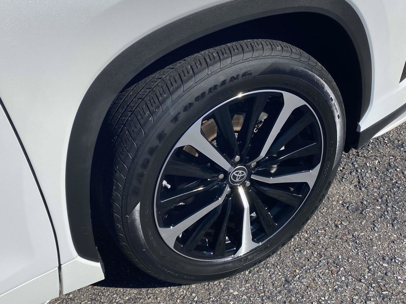 Used 2022 Toyota Highlander XSE FWD image 12