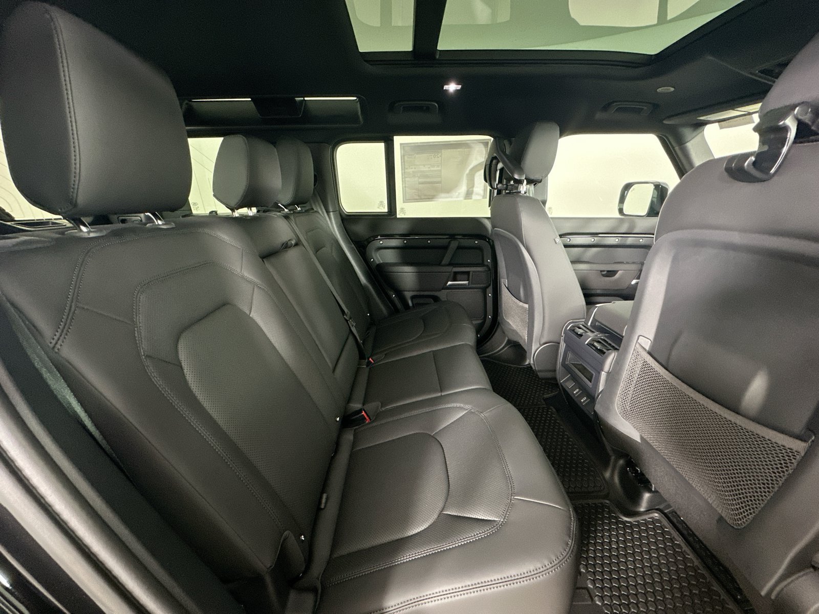 New 2026 Land Rover Defender 110 X-Dynamic SE AWD/4WD image 43
